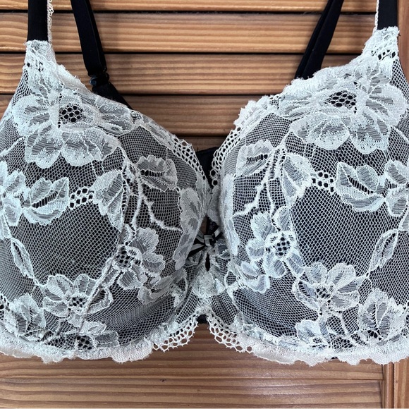Victoria's Secret Black&White Floral Lace Bra With Bow Detail Women’s Size 38C - Picture 4 of 15